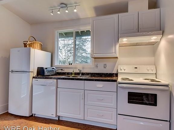 3rd image of 1103 NE Lovejoy St