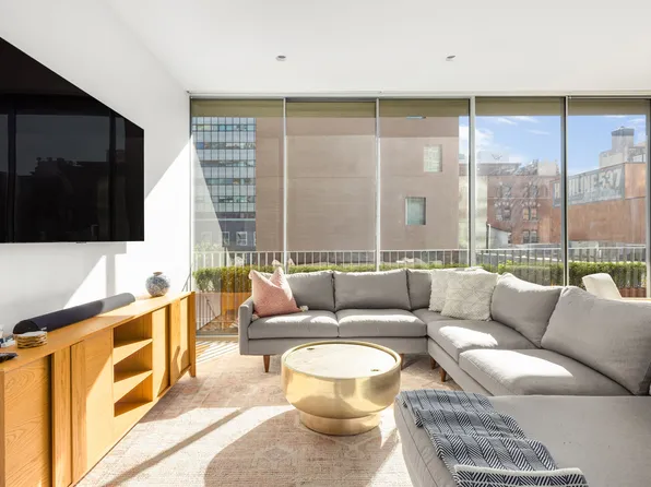 527 West 27th Street image 2 of 24