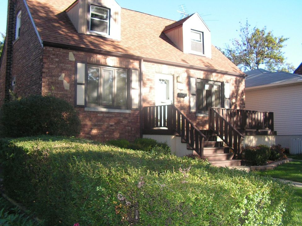 1st image of 18113 Oakwood Ave