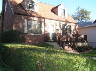 18113 Oakwood Ave, Lansing, IL