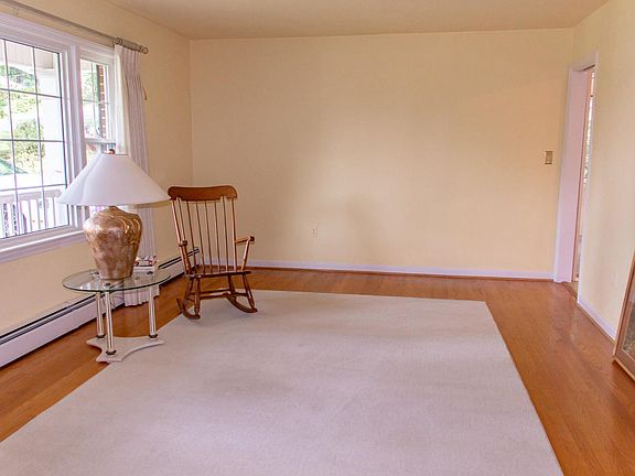 3rd image of 517 Chestnut Mountain Dr