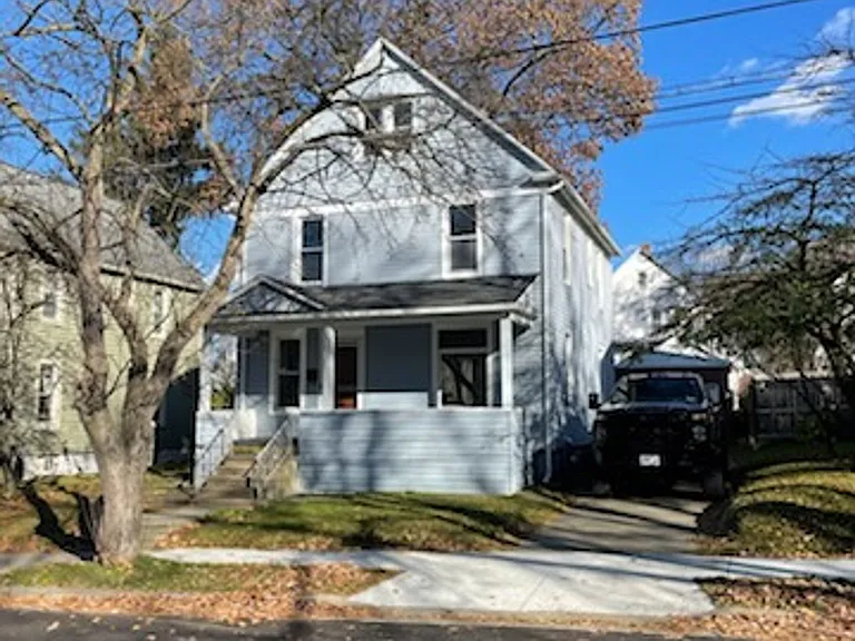 15 Duane Ave — Photo 3
