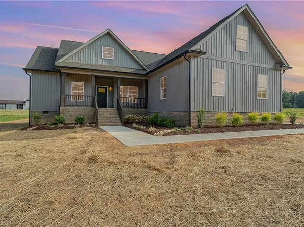 118 Galliher Rd, Harmony, NC 28634