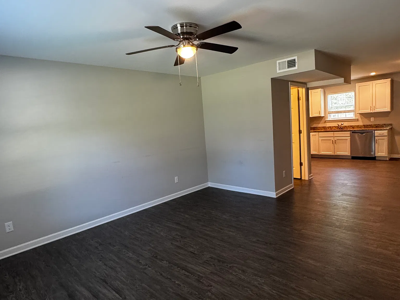 2 bed, 1.5 bath, 1100 sqft, $1,250 — Photo 2