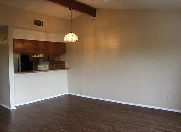 5th image of 5303 Indio Dr APT C