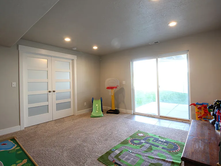 327 S 730 E — Photo 18