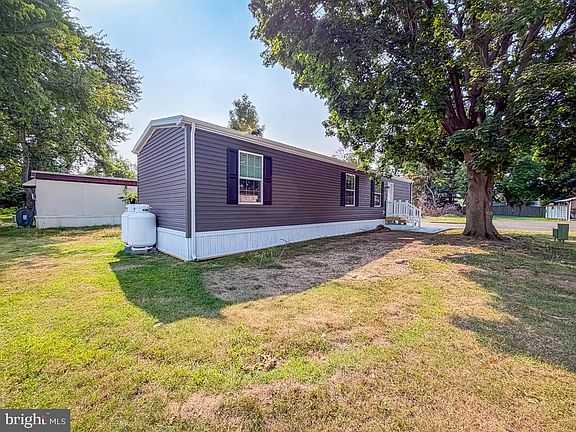 4th image of 4128 Davis Dr
