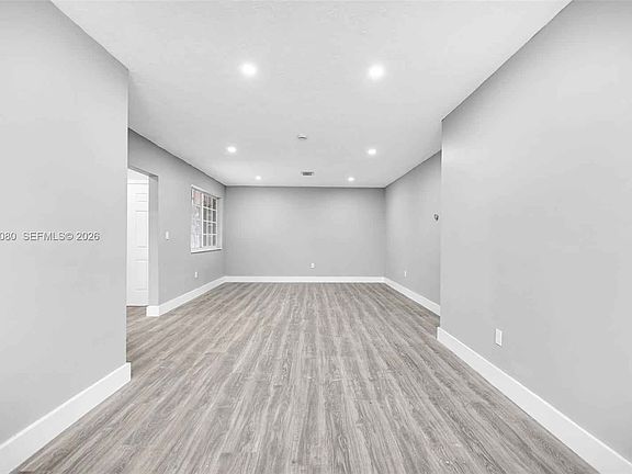 4th image of 645 NE 149th St #645