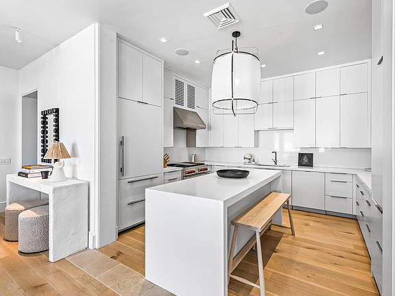 4th image of 290 Sea Garden St #402