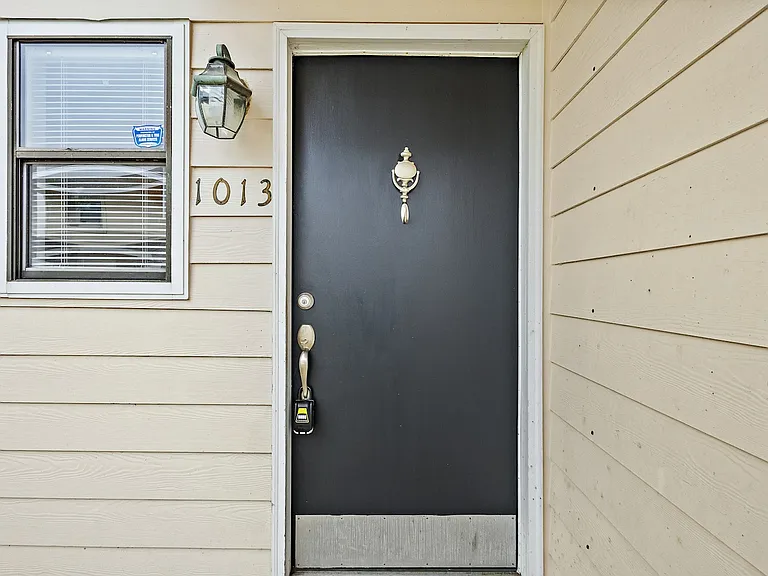 1013 Windrose Dr — Photo 2