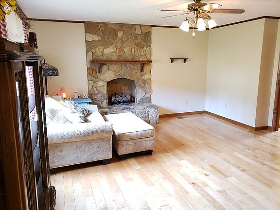 4th image of 156 White Acres Cir