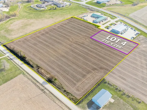 Alexander Dr, Tipton, IA 52772