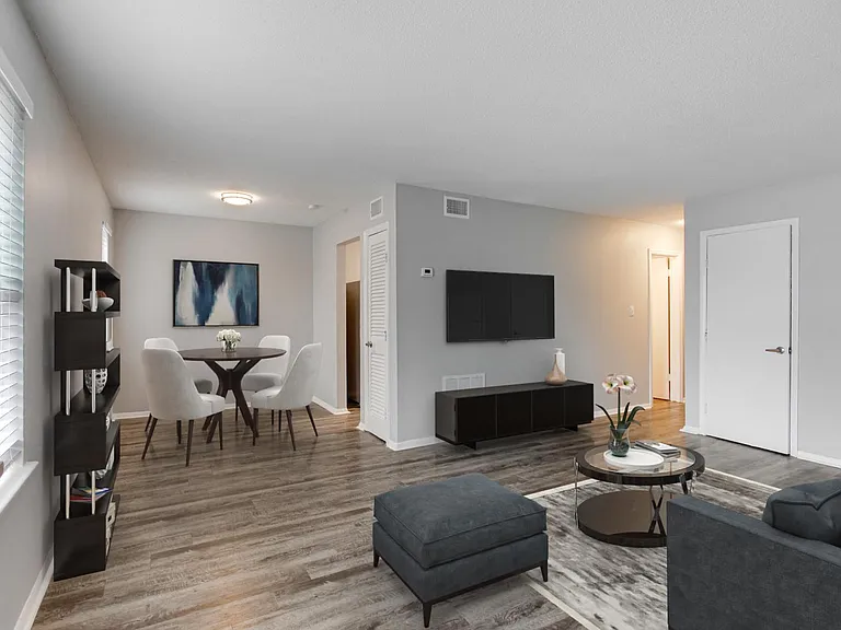 2800 Capital Square — Photo 12