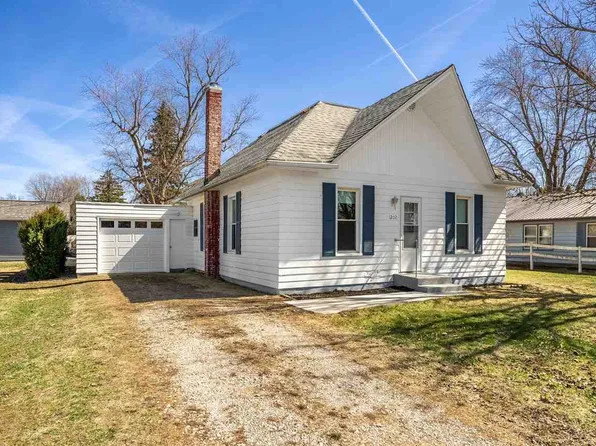 1202 N Iowa Ave, Washington, IA 52353