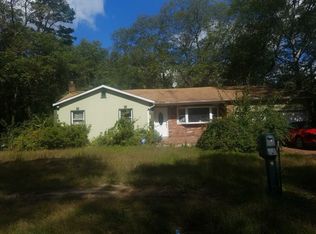 21 Beach Ln, Coram, NY 11727