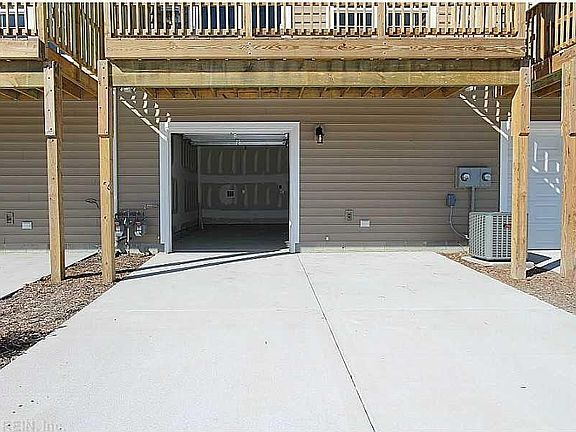 Garage/Driveway/Deck
