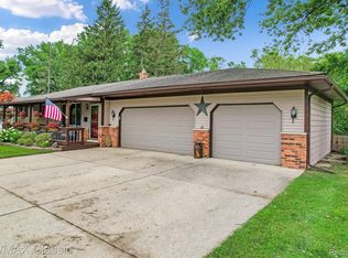 22410 Power Rd, Farmington, MI 48336