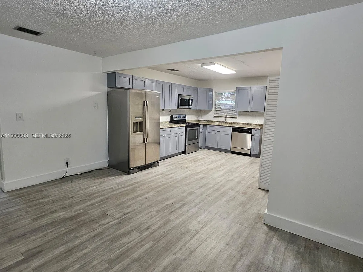 Building Photo - 209 SW 9th St #209
