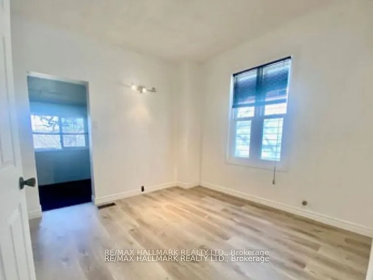 228 Gainsborough Rd — Photo 12