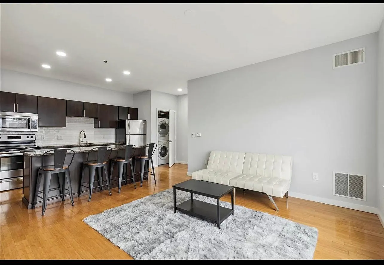 1 bed, 700 sqft, $1,500 — Photo 3