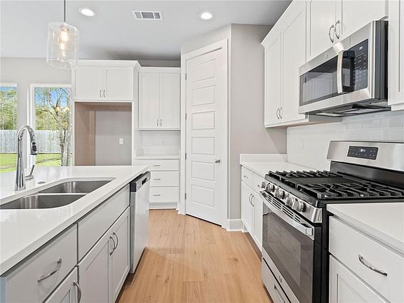 3rd image of 72694 Robindale Dr