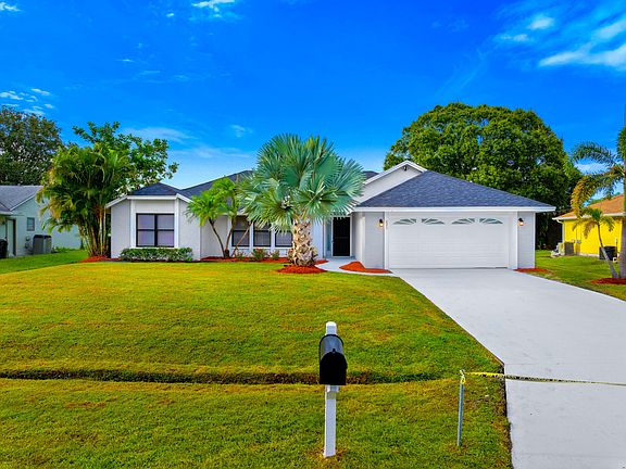 3rd image of 625 SE Damask Avenue