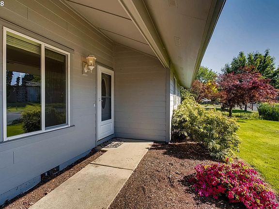 4th image of 1746 SE 54th Ave