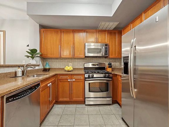 3rd image of 4 Constellation Pl APT 112