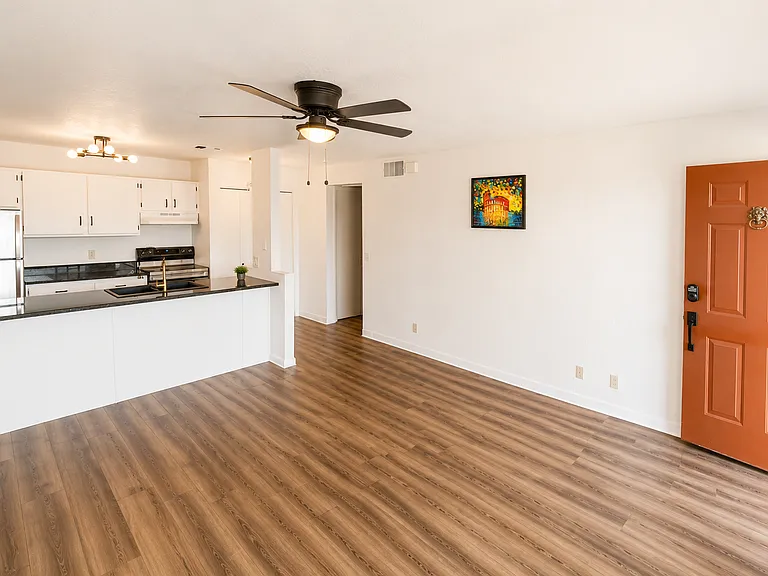 4100 E Mission Ln #C — Photo 9