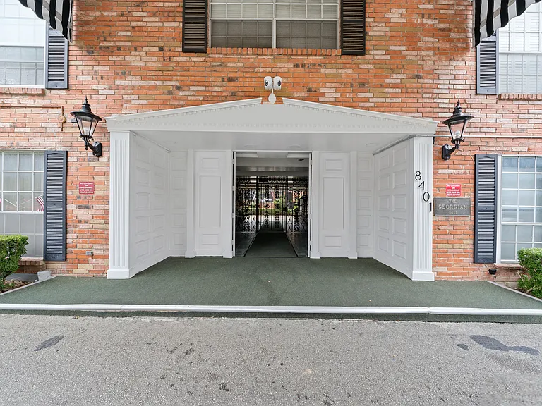 8401 N New Braunfels Ave #240 — Photo 2