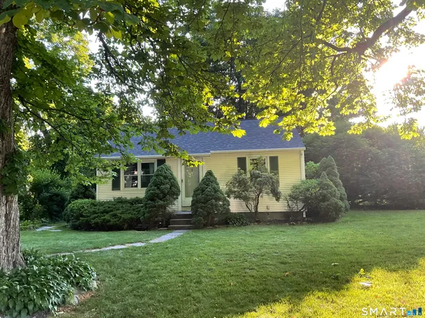 4 Elgin Avenue, Bethel, CT 06801