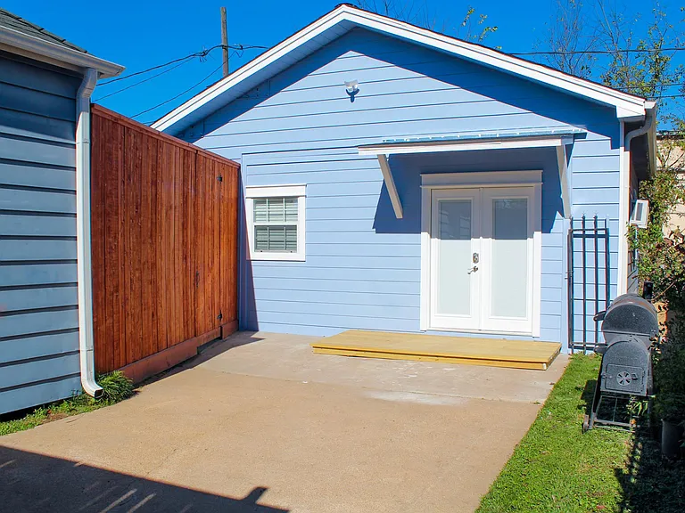 Beautiful, brand new one-bedroom, one-bath cottage. Private, cedar wood gated entrance. Keyless entry. Large shared courtyard.
Deck is ready for your favorite potted plants and chair to enjoy your morning cup of coffee or tea!