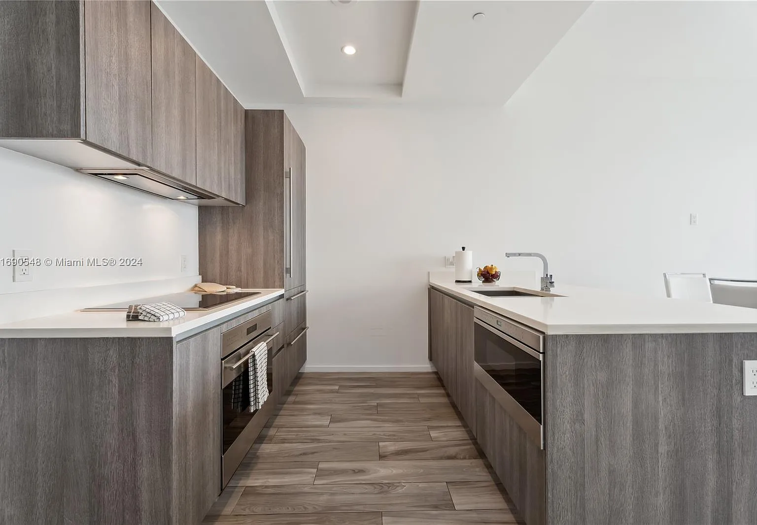 1 bed, 838 sqft, $5,600 — Photo 3