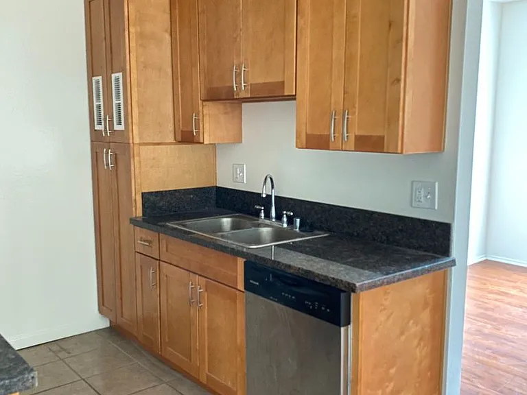 1441 N Edison Blvd — Photo 10