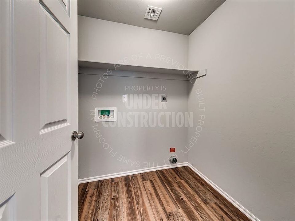 1st image of 3025 E Wells Ave