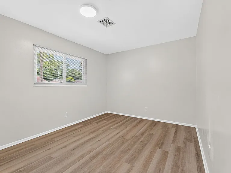 5168 Mapleridge Dr — Photo 10