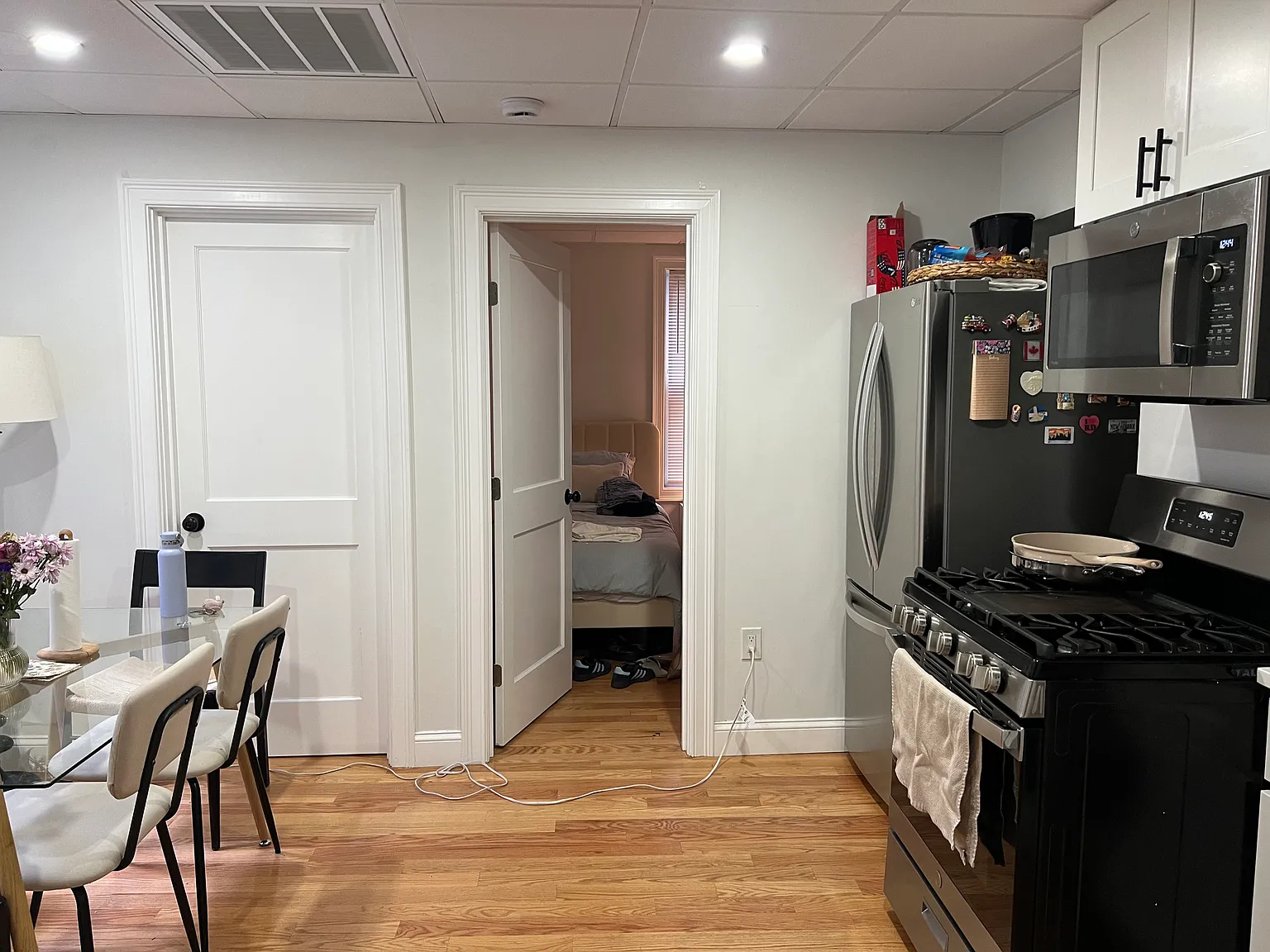 3 bed, 800 sqft, $4,000 — Photo 1