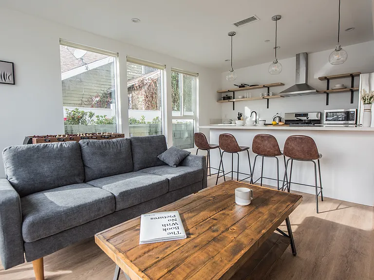 1651 W 37th Pl — Photo 11
