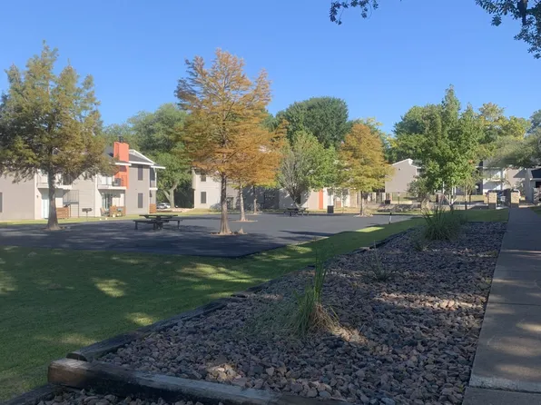 Oak Manor Apartments