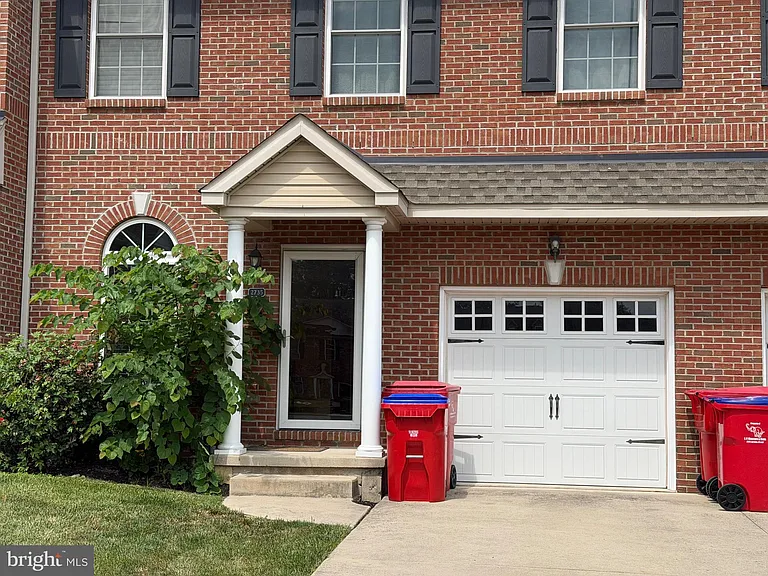 2735 Keebler Ct — Photo 2