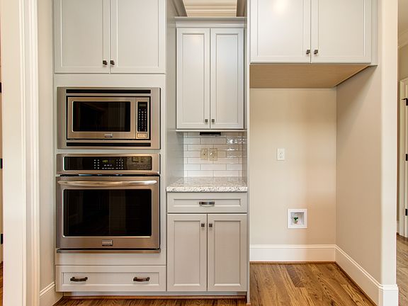 5th image of 7809 Green Pond Dr