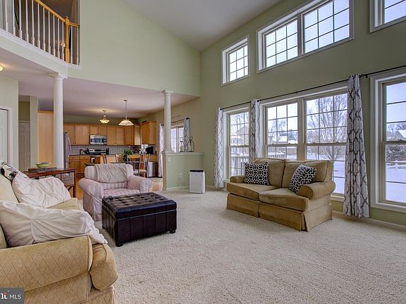 4th image of 241 Greystone Ln