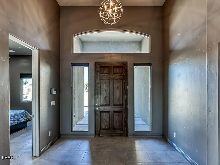 2520 Demaret Dr — Photo 6