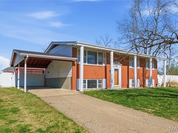 1215 Cypress Dr, O'Fallon, MO 63366
