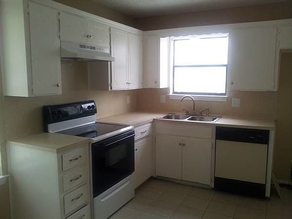 1st image of 3906 Pilgram Dr