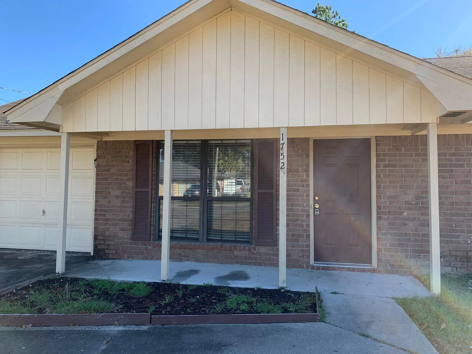3 bed, 1102 sqft, $1,580 — Photo 2