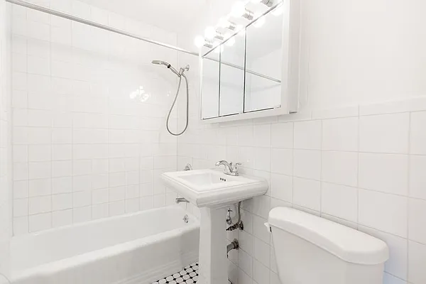 Rented by Stonehenge NYC LLC | media 11