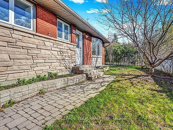5th image of 925 Moorvale St