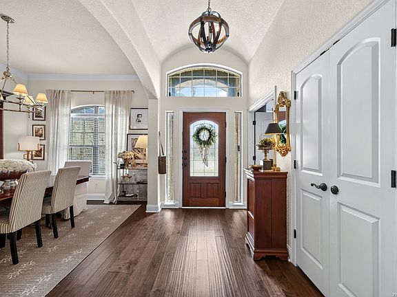 5th image of 421 ENGLISH OAKS CIR