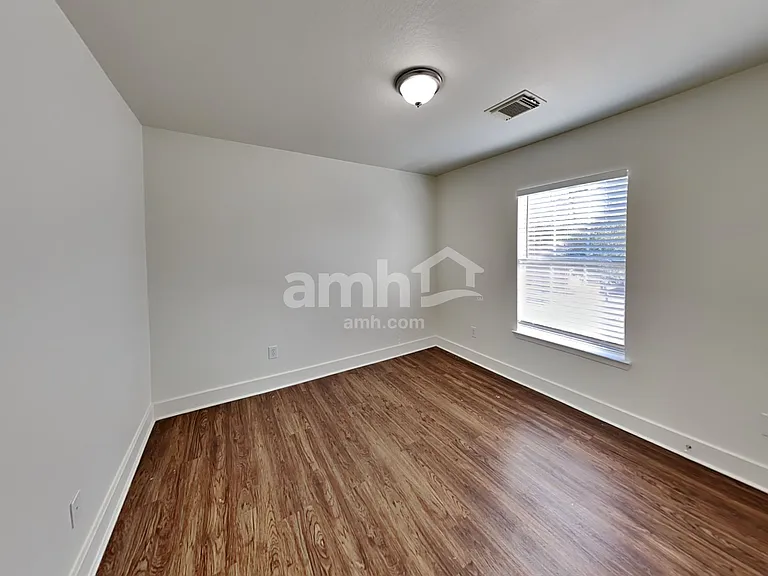 817 Lightningbug Ln — Photo 18